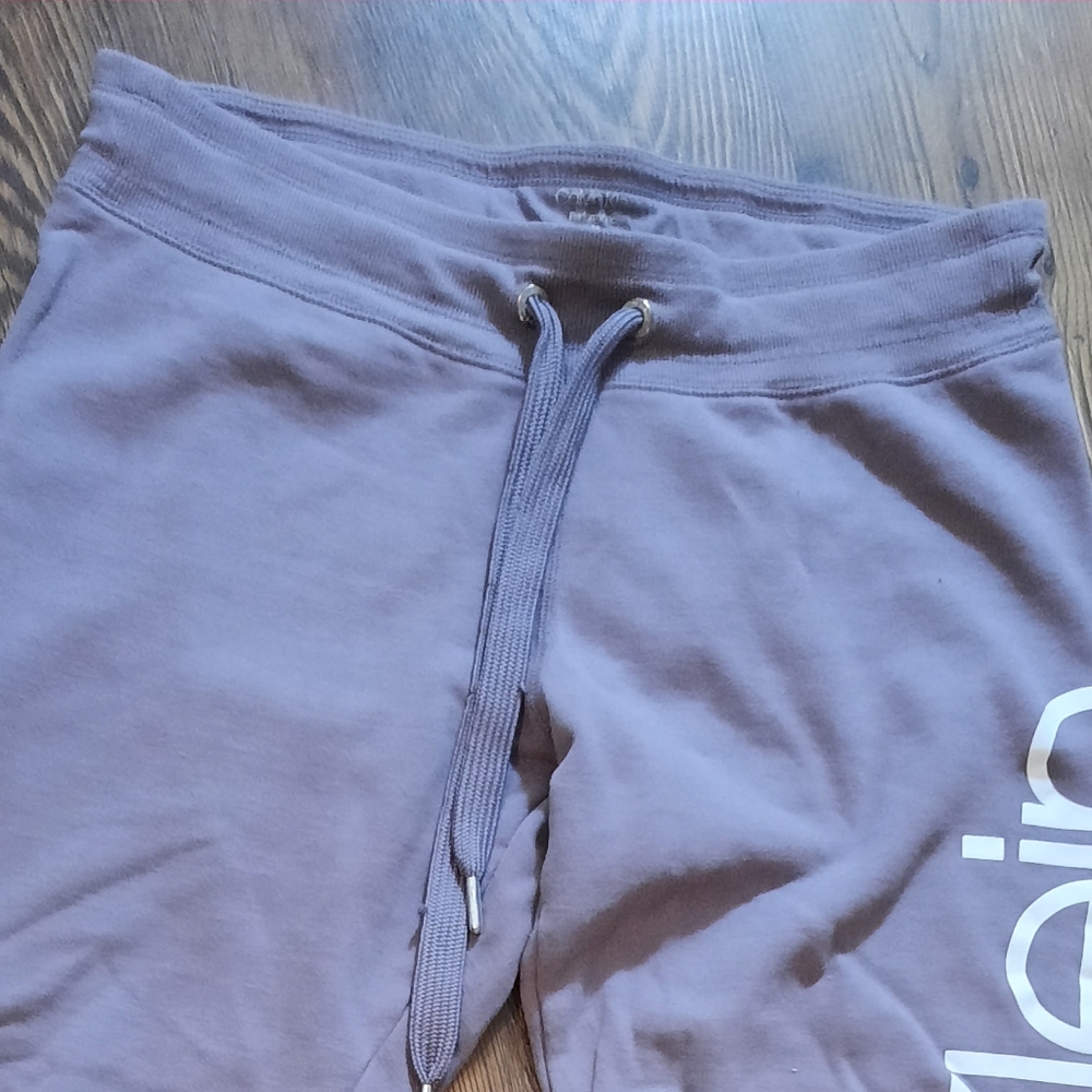 Calvin Klein - Picture 3 of 5